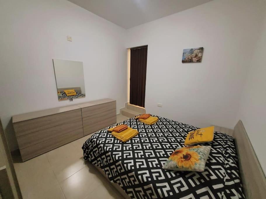 Sunflower Maltese House In Apartment Sliema