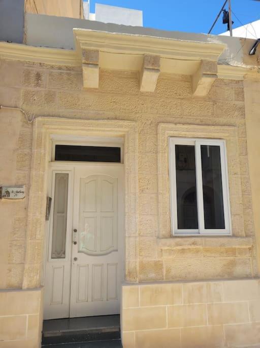 Sunflower Maltese House In Apartment Sliema